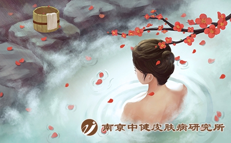 摄图网_400082945_泡温泉的女子（企业商用）