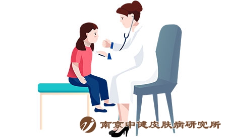 摄图网_401693482_医生给小朋友体检看病（企业商用）