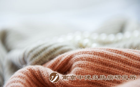 摄图网_500773519_冬天温暖的羊绒毛衣（企业商用）衣服