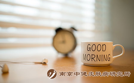 摄图网_500670277_早安咖啡杯文艺配图（企业商用）