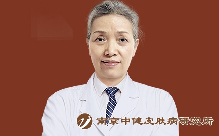 邹君